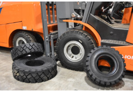 When to change the tyres on a forklift truck? Practical tips for users