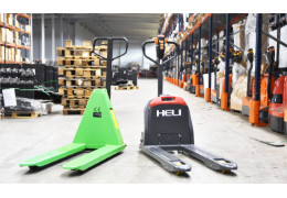 Pallet trucks for the shop - how do you choose a model to suit your industry?