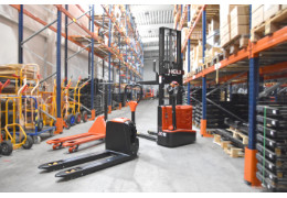 Pallet truck comparison: which model will work best in your warehouse?